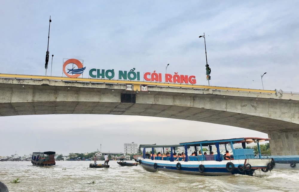 cai rang floating market in vietnam
